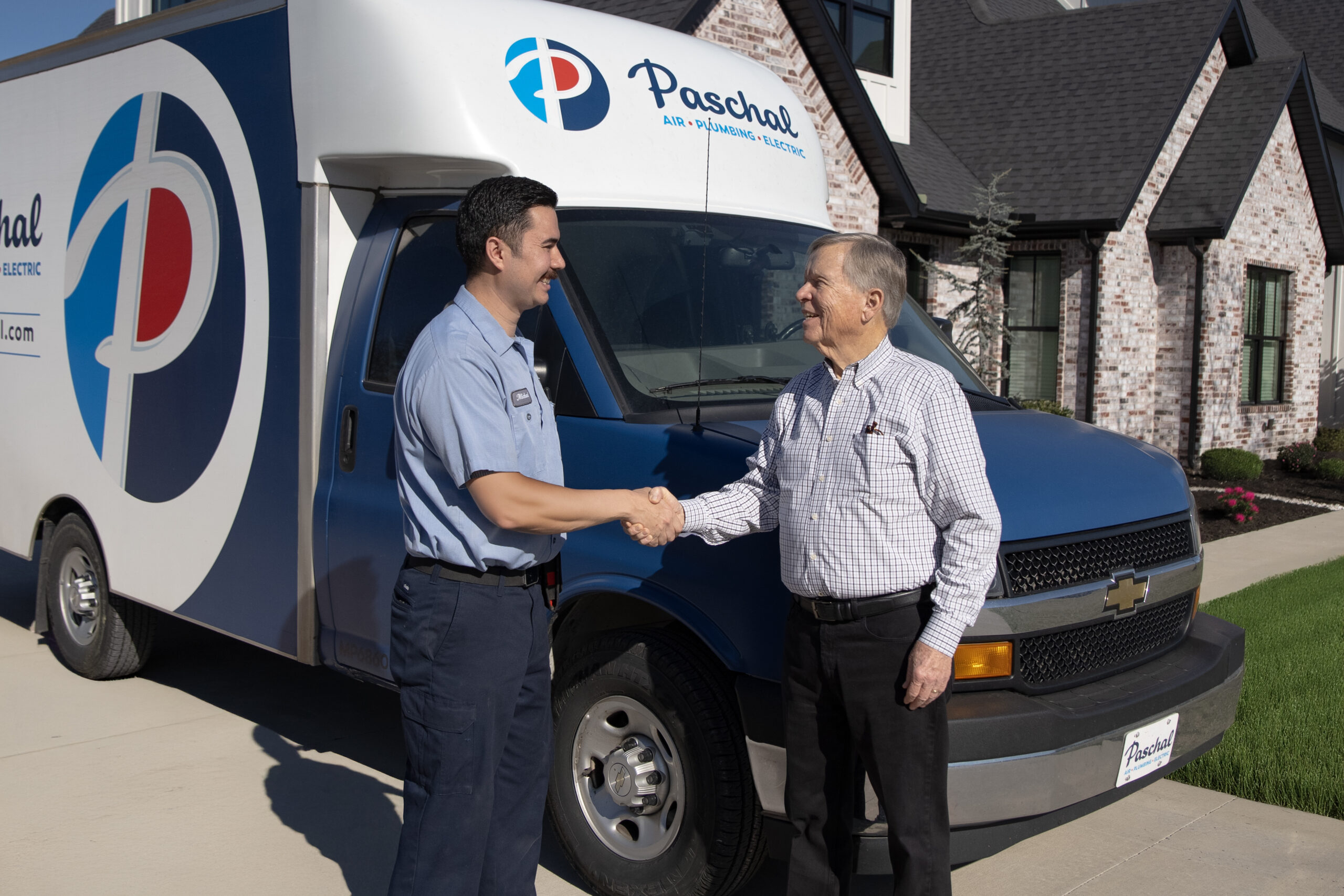PLUMBER_CUSTOMER_TRUCK_HANDSHAKE