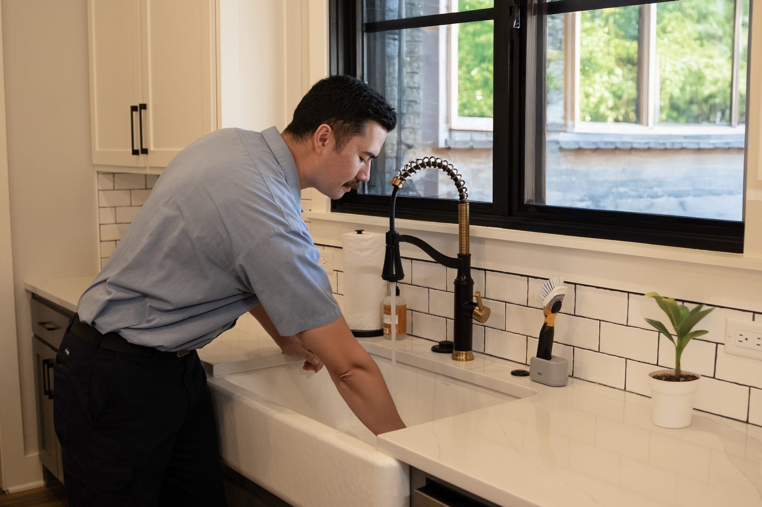 Slow draining sink