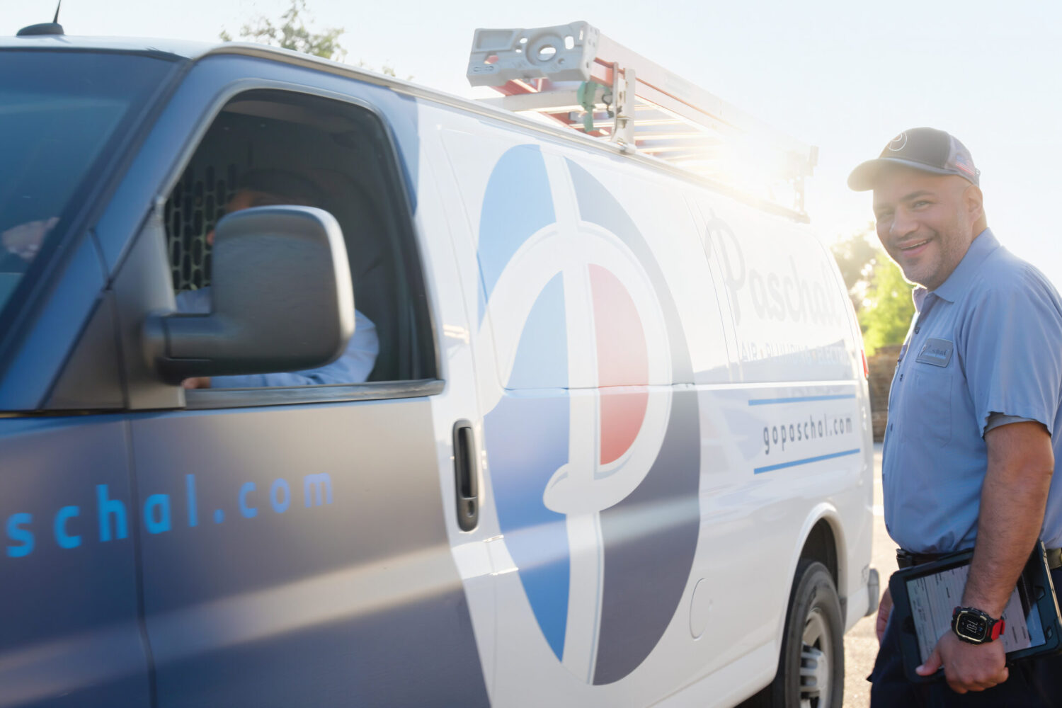 TECH_TRUCK_PARKINGLOT_SUNRISE_16_9